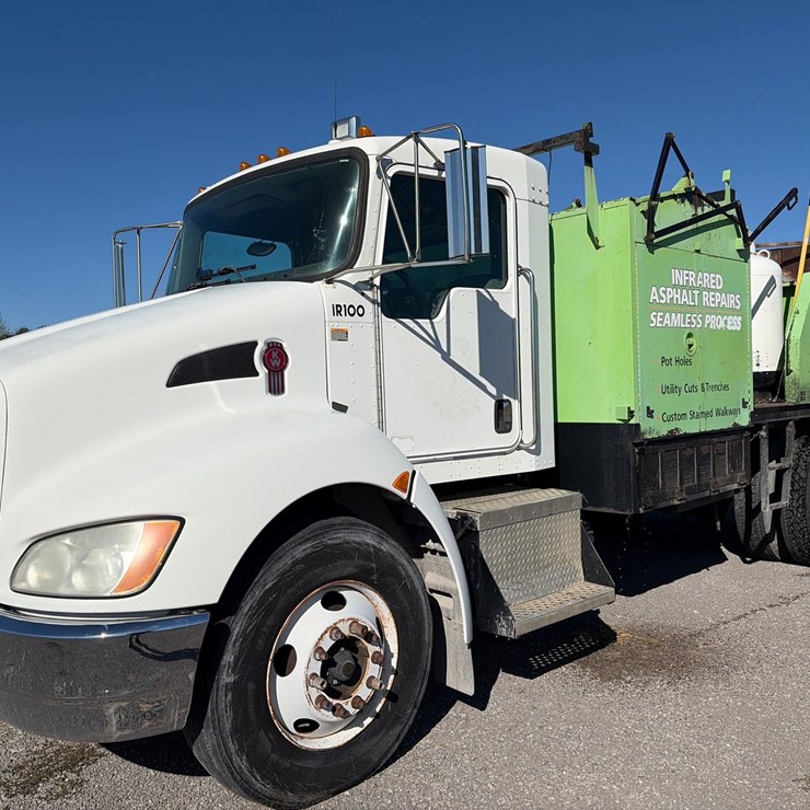 2008 KENWORTH T300