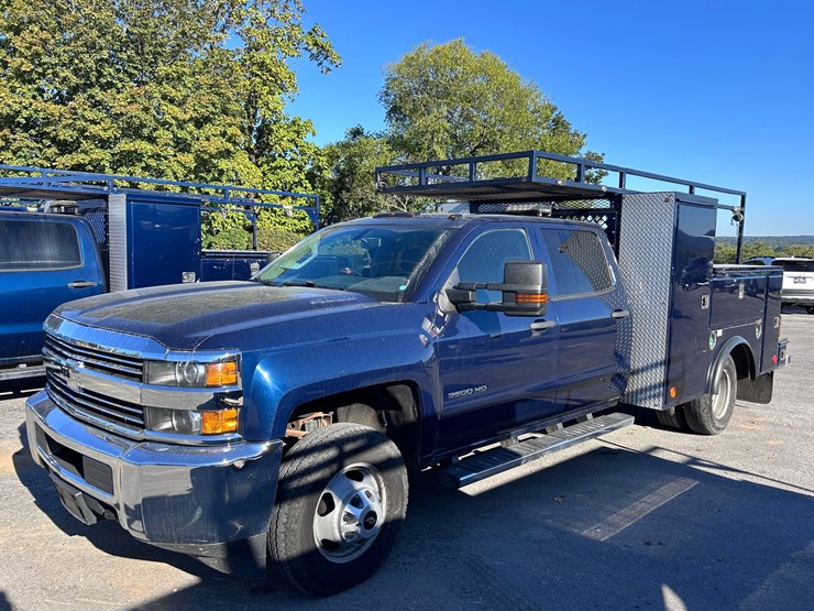 2016-chevrolet-3500-image-1