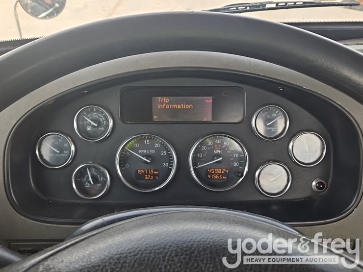 2017-peterbilt-348-image-35