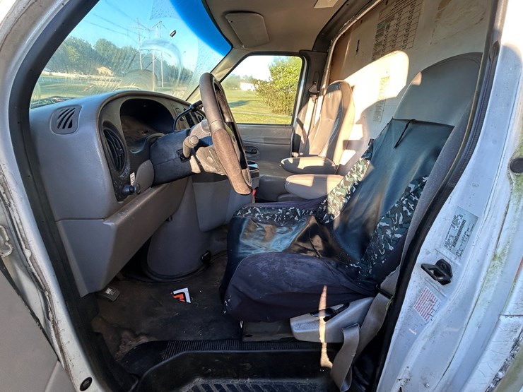1999-ford-e250-image-24