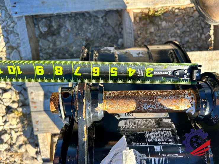 caterpillar-12-image-15