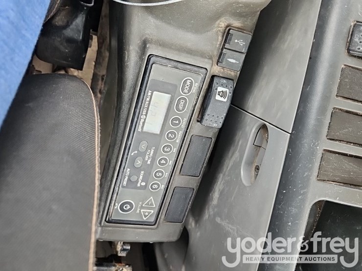 2017-case-cx350d-image-47