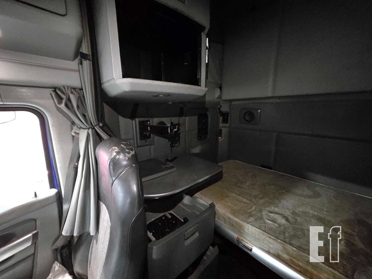 2016-kenworth-t680-image-17