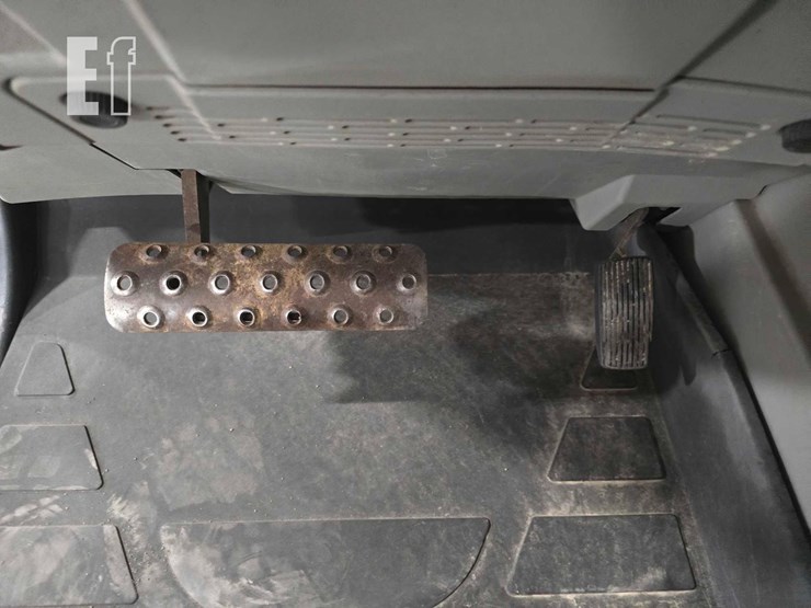2018-caterpillar-tl943d-image-15