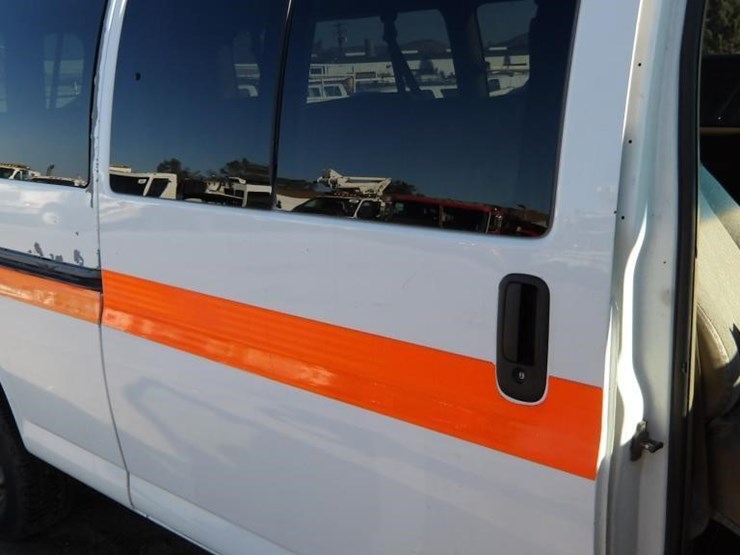2002-gmc-3500-image-13