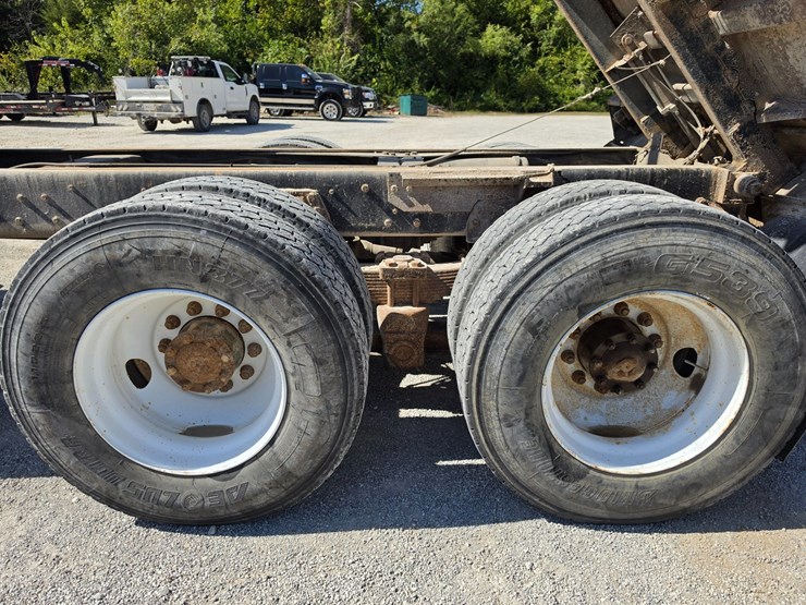 1996-ford-lt8000-image-99