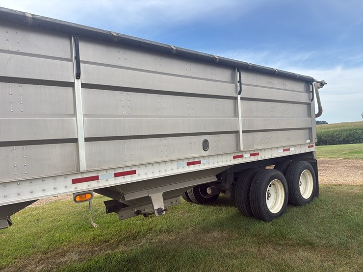 2015--mauer-36’-grain-hopper-w/-shurco-4500-series-electric-tarp,-ag-hoppers,-aluminum,-one-owner-trailer-image-4