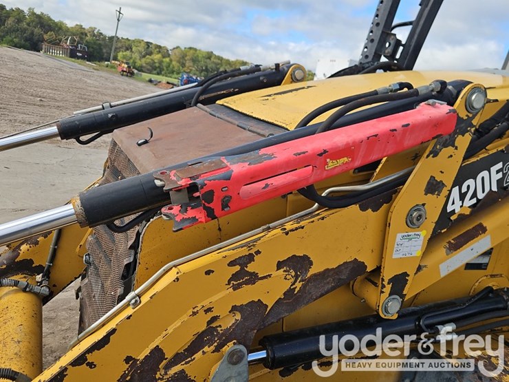 2018-caterpillar-420f2-it-image-13