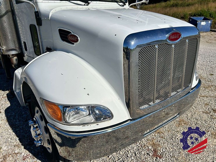 2007-peterbilt-335-image-23
