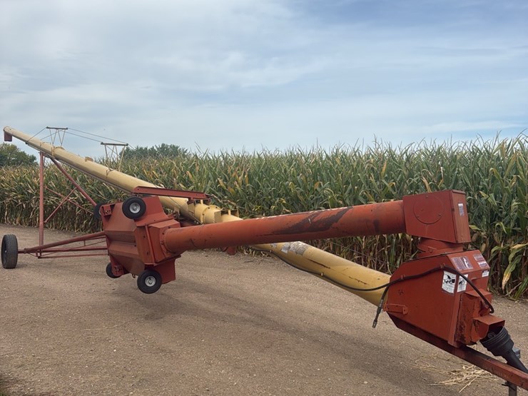 west-field-100-61-auger--w/swing-hopper,-hyd-lift-image-1