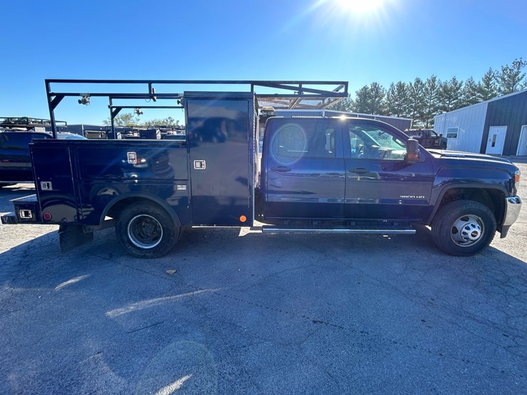 2017-gmc-3500-image-9