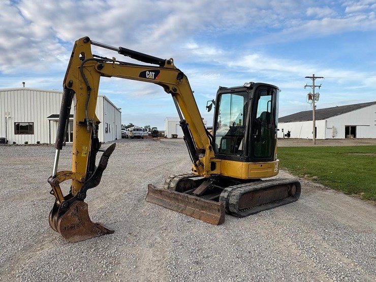 2014-caterpillar-305-image-2