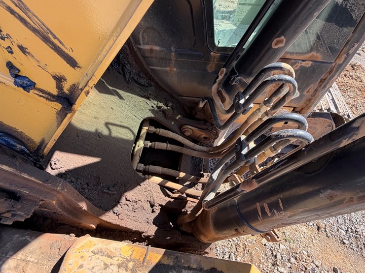 2016-caterpillar-323fl-image-25