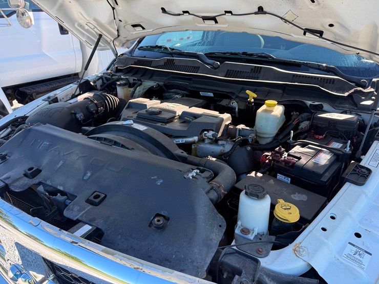 2014-ram-5500-hd-slt-image-16