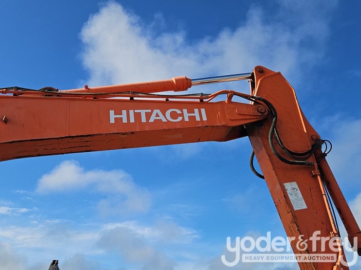 hitachi-zx245us-lc-6n-image-15
