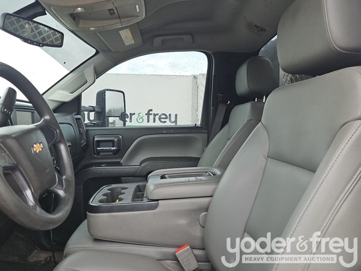 2020-chevrolet-silverado-5500hd-image-38