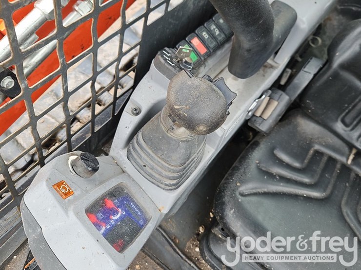 2023-kubota-svl65-2-image-27