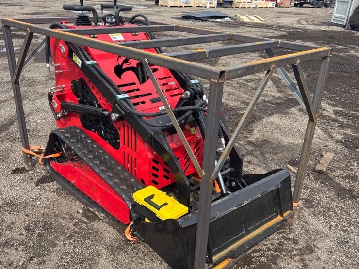 new-sd-lanch-co-mini-stand-on-skidloader-model-sdll60-image-2