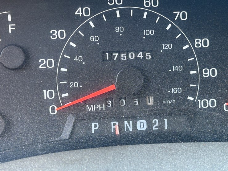 2001-ford-f350-xlt-image-26