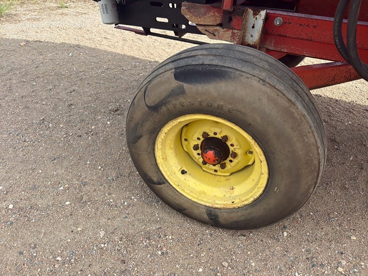 nu-bilt-co-(2)-compartment-gravity-wagon-seed-tender-w/-hyd-sudenga-brush-auger-image-9
