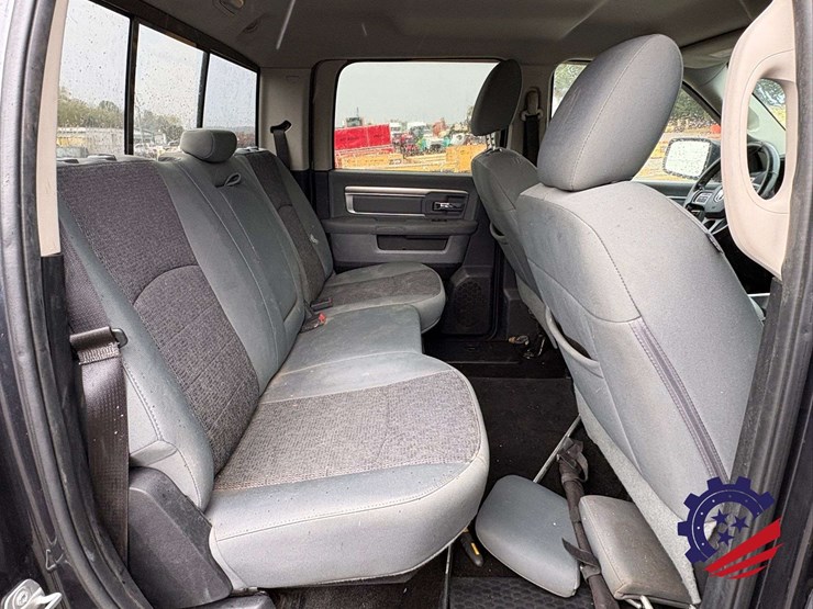 2016-dodge-1500-image-38