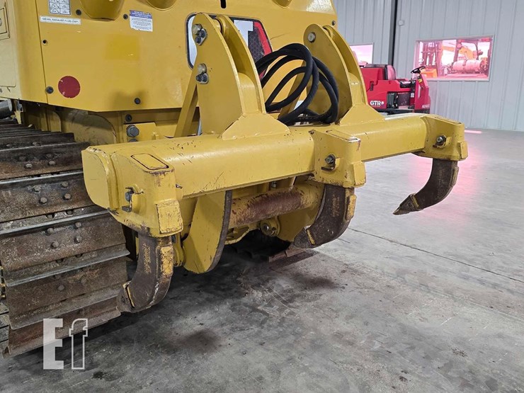 2021-caterpillar-d2-image-14