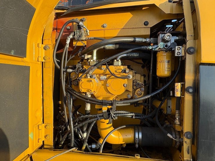 2004-caterpillar-318cl-image-19