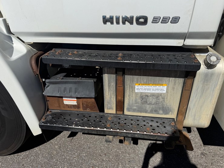 2016-hino-338-image-63