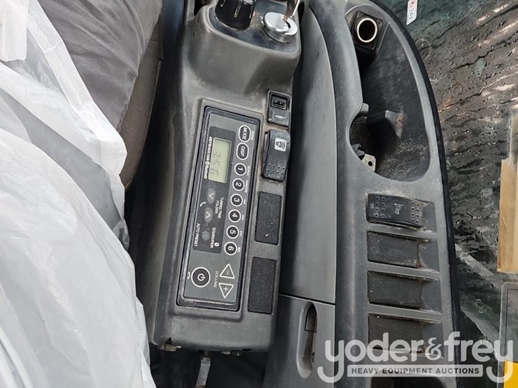 2018-case-cx250d-image-43