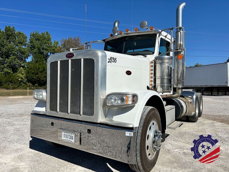 2018-peterbilt-389-image-10