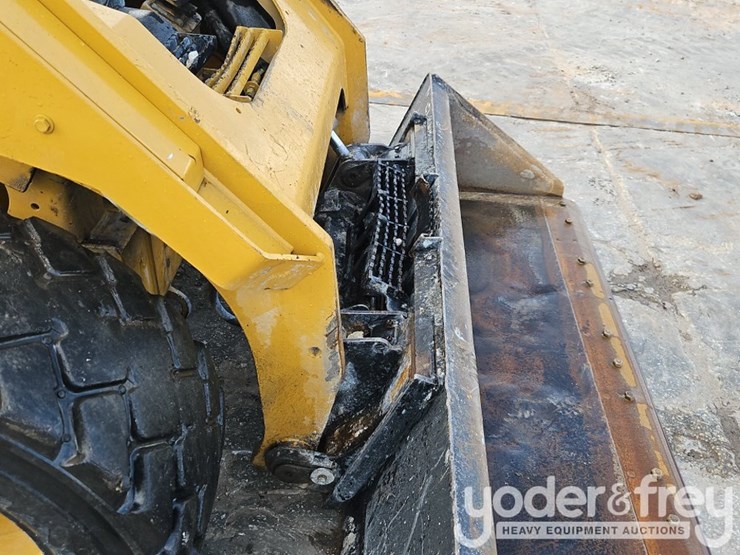 2017-caterpillar-272d2-xhp-image-10