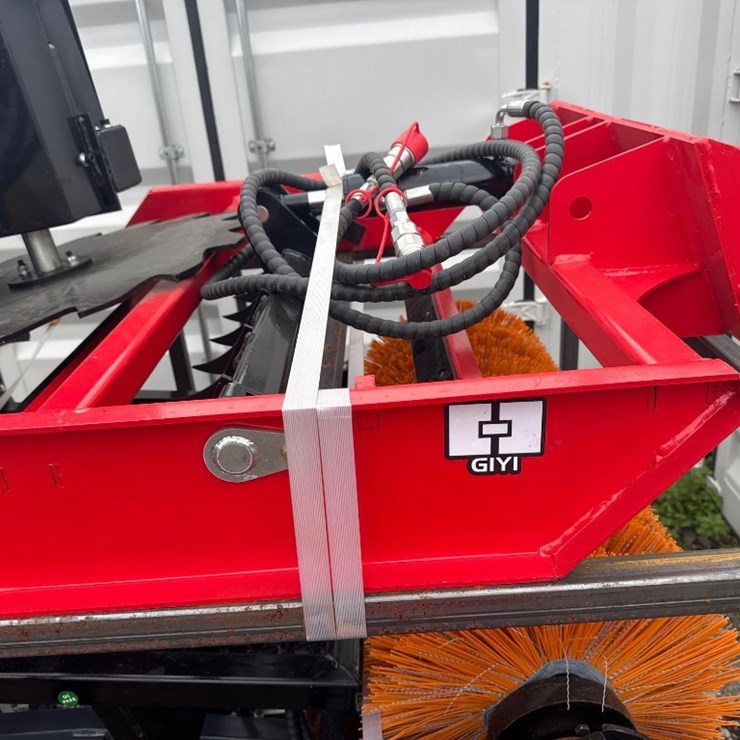 New GiYi Co Mini Stand-On Skidloader Ripper Attachment Model MFR44