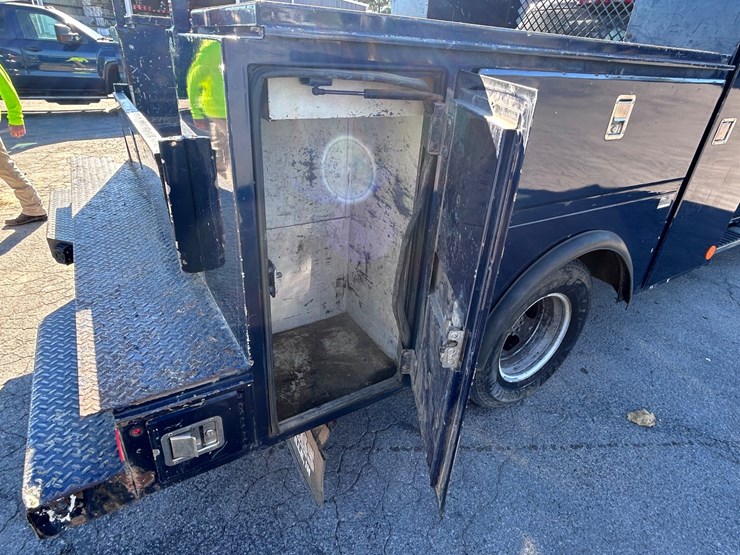2017-gmc-3500-image-19