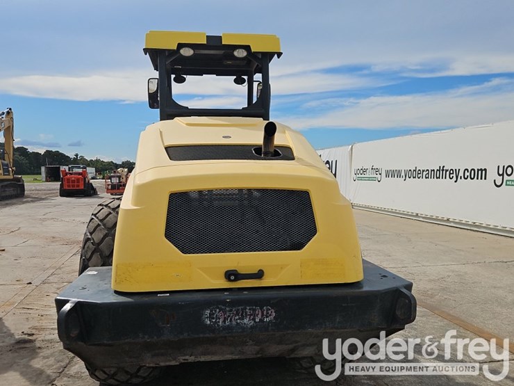 2017-bomag-bw211d-3-image-4
