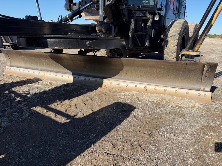 2008-caterpillar-12m-image-16