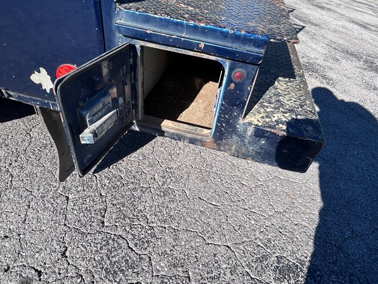 2017-gmc-3500-image-17