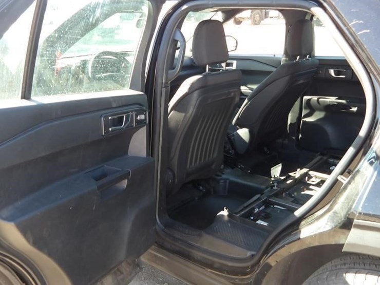 2020-ford-explorer-image-14