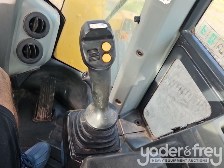 2019-deere-524l-image-21