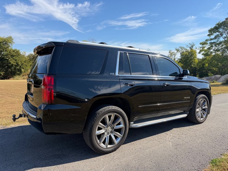 2015-chevrolet-tahoe-ltz-image-4