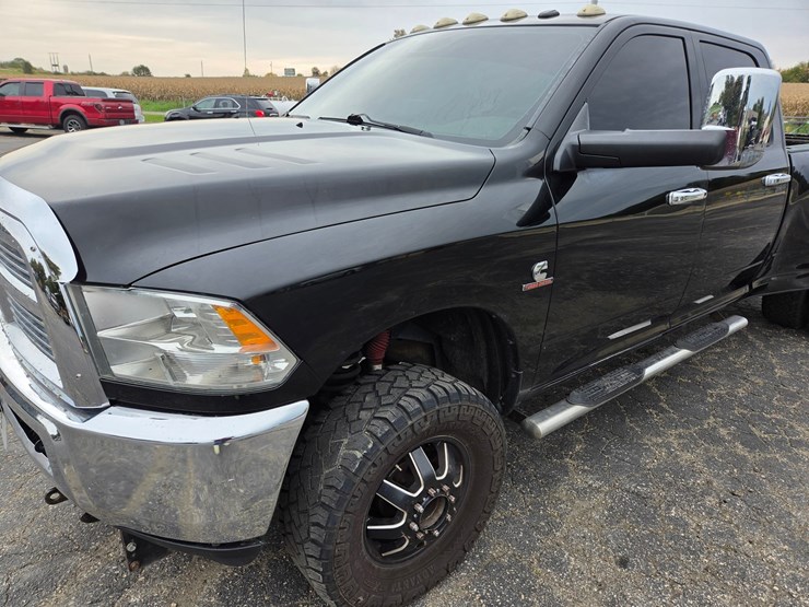 2015-dodge-3500-image-9