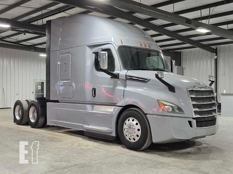 2020-freightliner-cascadia-126-image-2