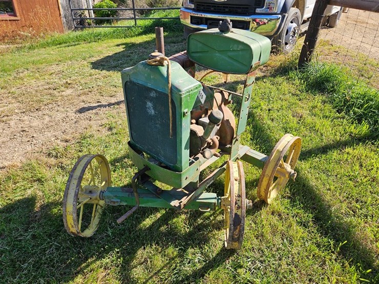 john-deere-luc-image-1