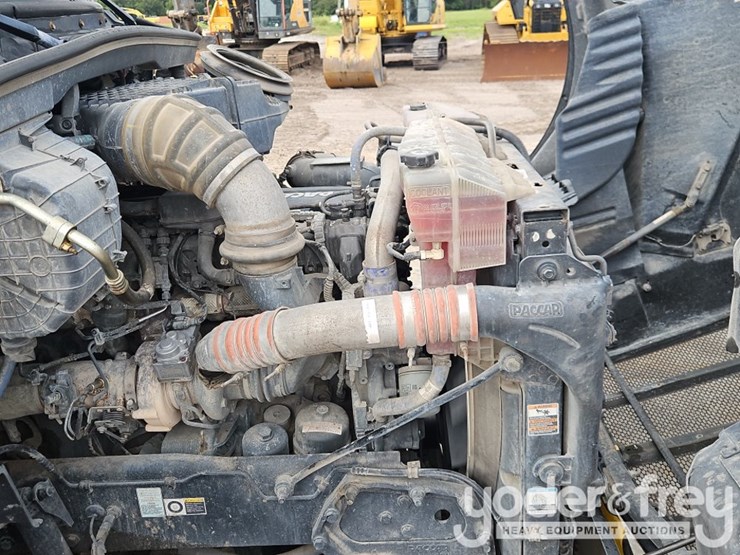 2019-peterbilt-579-image-26