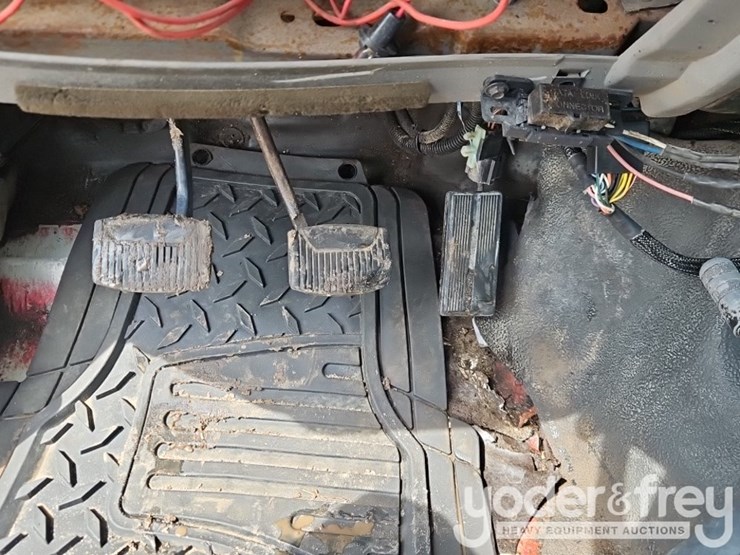 2000-ford-f650-xl-image-26
