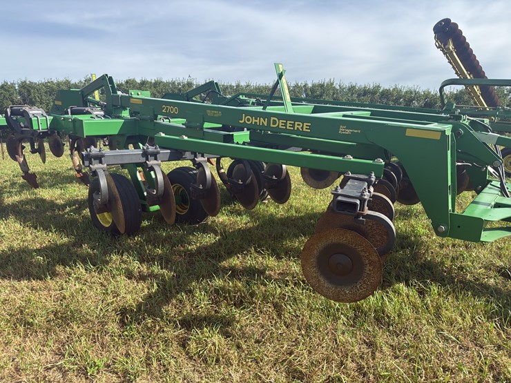 john-deere-2700-image-4
