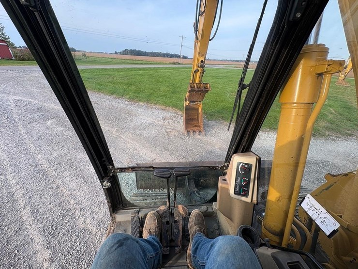 2004-caterpillar-311c-image-8