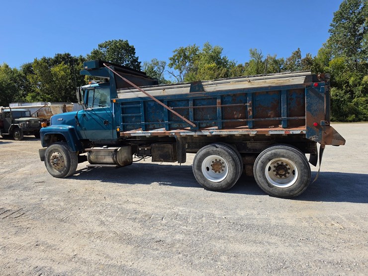 1996-ford-lt8000-image-6