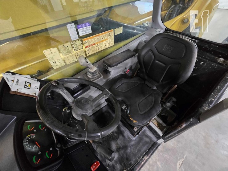 2019-caterpillar-tl1255d-image-13