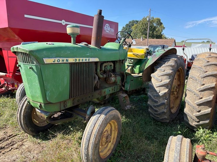 john-deere-3010-image-1