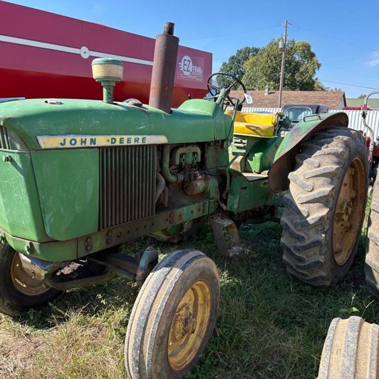 JOHN DEERE 3010